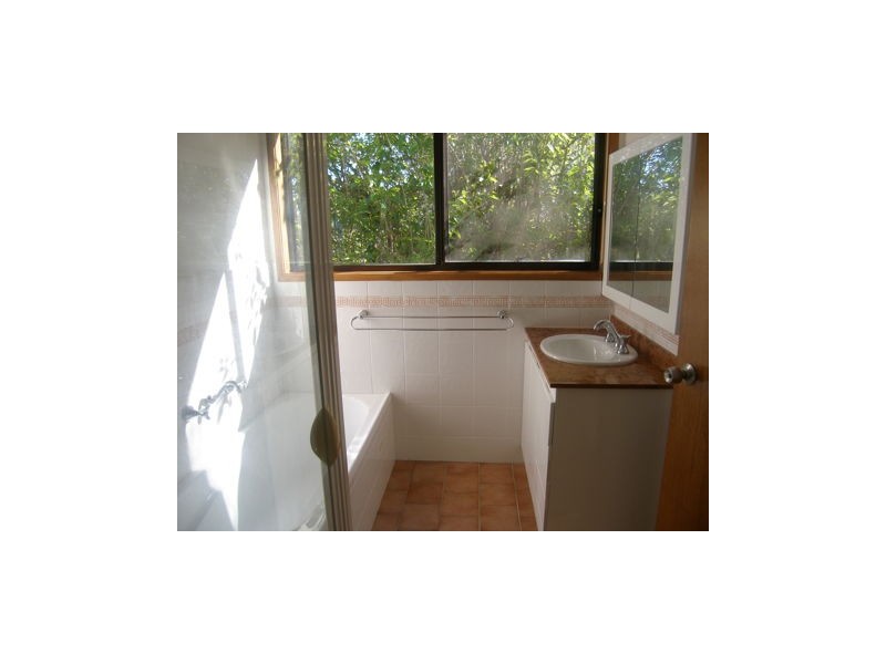 2/27 Adelaide Street, Greenwell Point NSW 2540