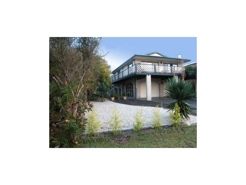 16 Greenway Road, Callala Beach NSW 2540