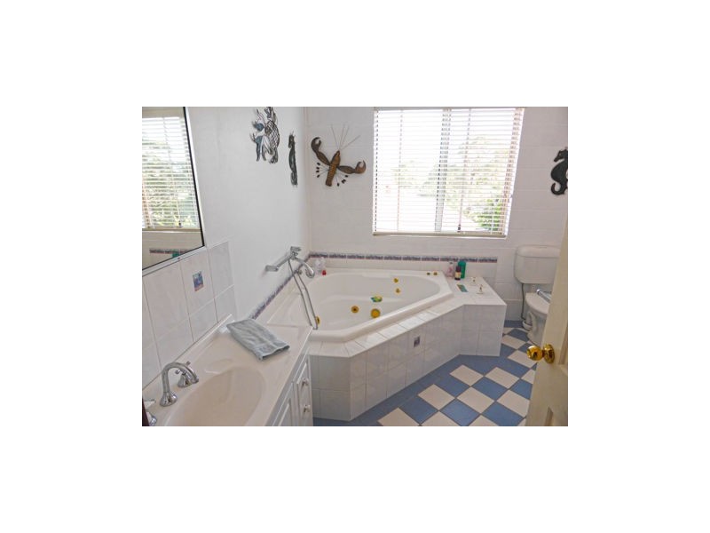 21 Ophir Street, Orient Point NSW 2540