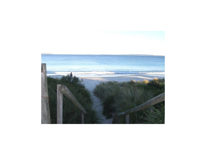 122 Queen Mary Street, Callala Beach NSW 2540