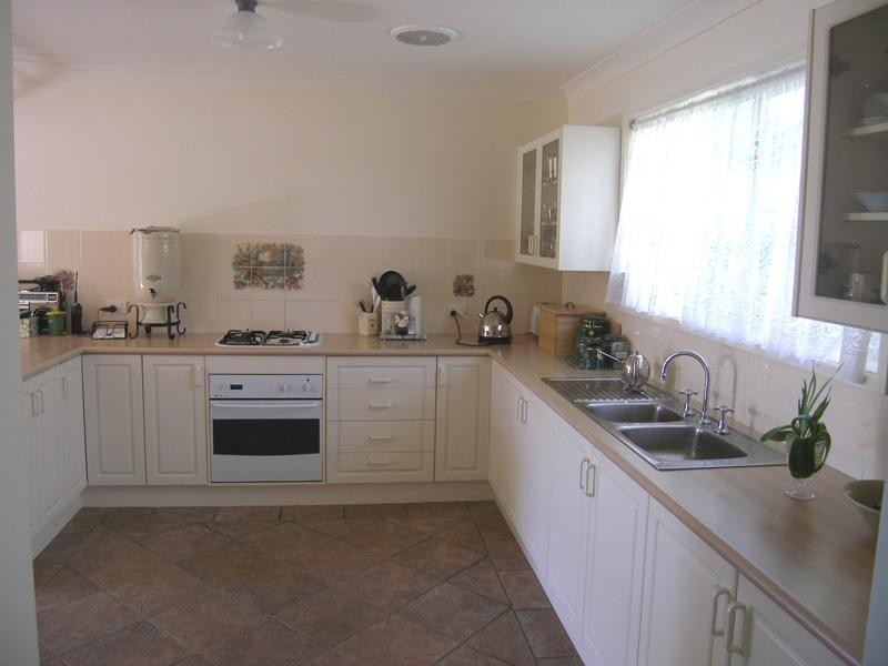 5 Church Street, Greenwell Point NSW 2540