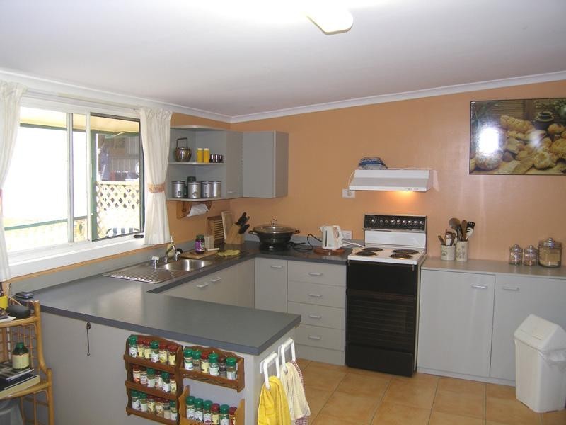 Anglers Parade, Fishermans Paradise NSW 2539