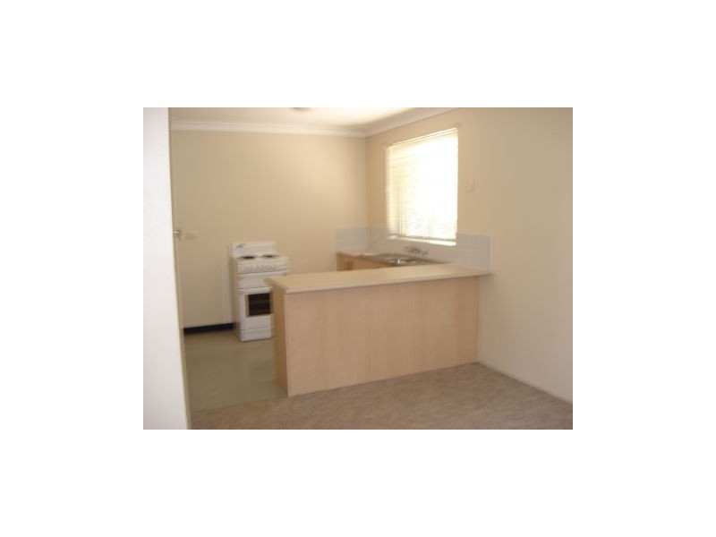 1/8 Pioneer Place, Nowra NSW 2541