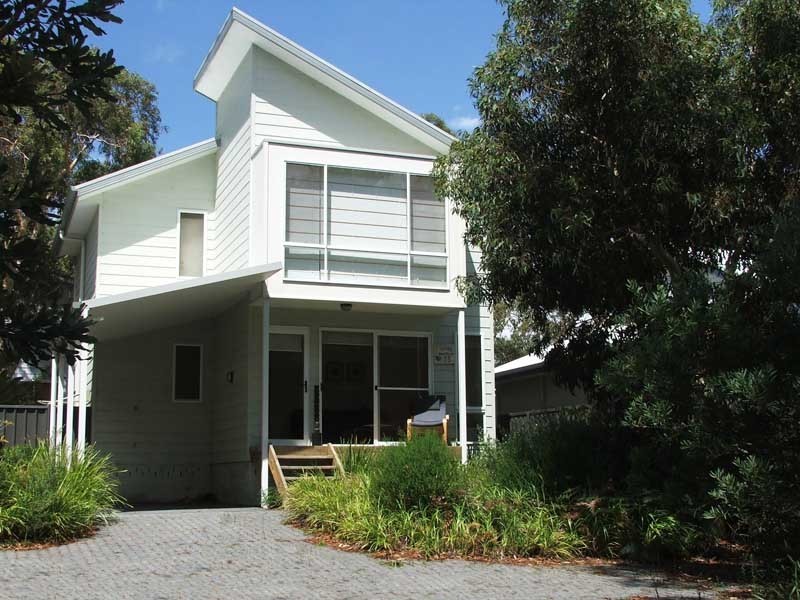 13 Caffery Circuit, Callala Beach NSW 2540