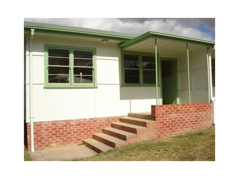 2/2 Lynburn Avenue, Bomaderry NSW 2541