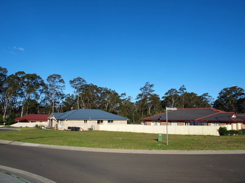 14 Rouken Glen Drive, West Nowra NSW 2541