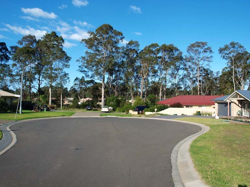 14 Rouken Glen Drive, West Nowra NSW 2541