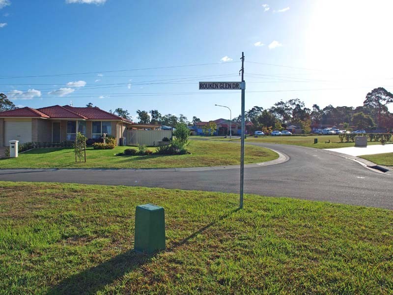 14 Rouken Glen Drive, West Nowra NSW 2541