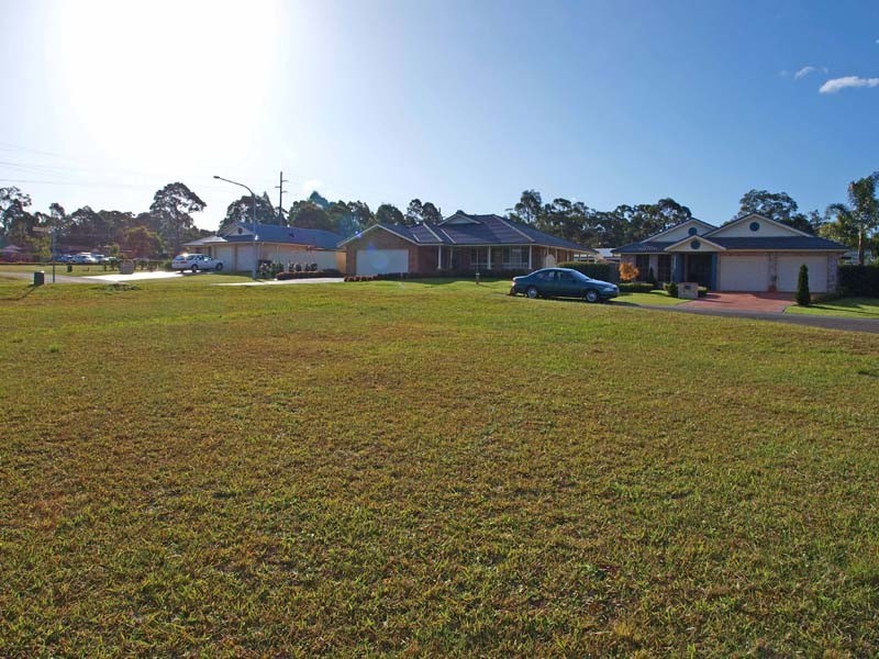 14 Rouken Glen Drive, West Nowra NSW 2541