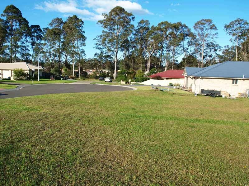 14 Rouken Glen Drive, West Nowra NSW 2541