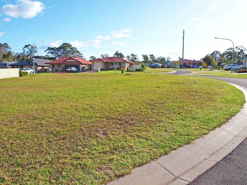 14 Rouken Glen Drive, West Nowra NSW 2541