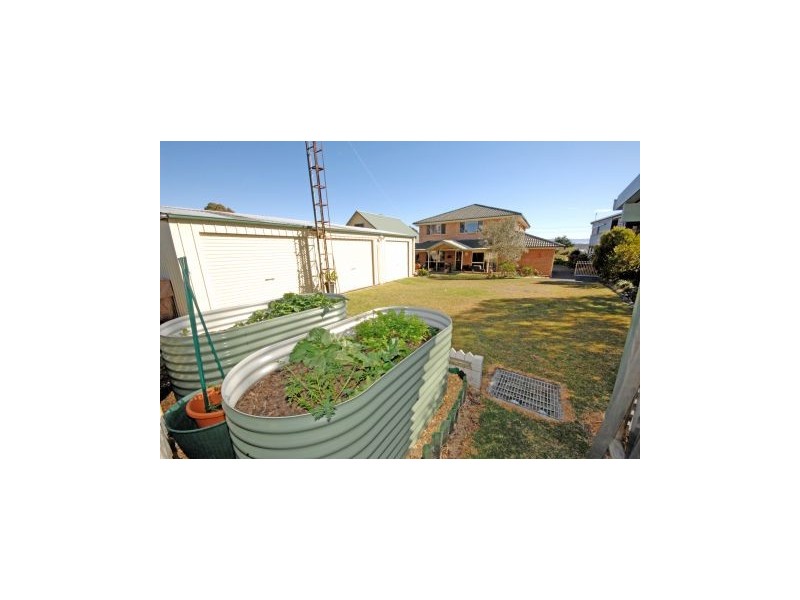 42 Orama Cres, Orient Point NSW 2540