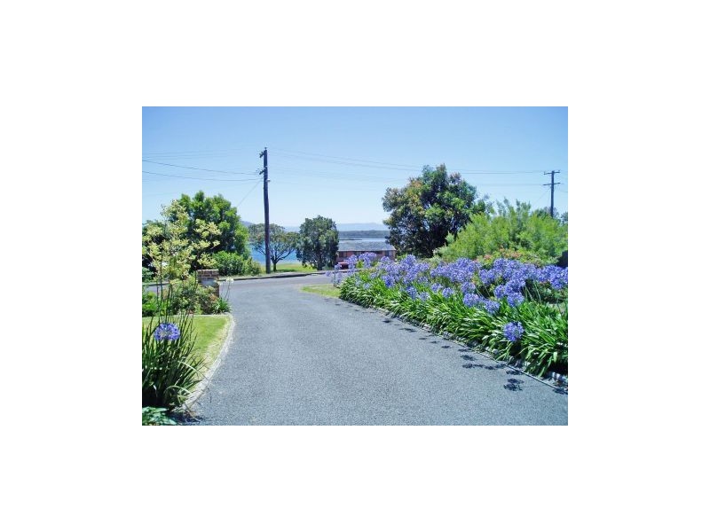 42 Orama Cres, Orient Point NSW 2540
