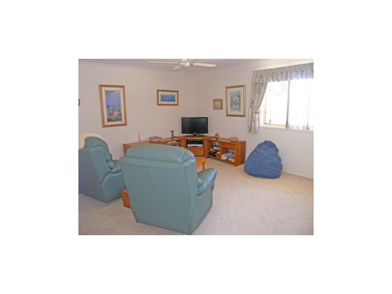 42 Orama Cres, Orient Point NSW 2540