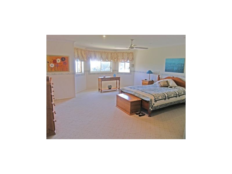 42 Orama Cres, Orient Point NSW 2540