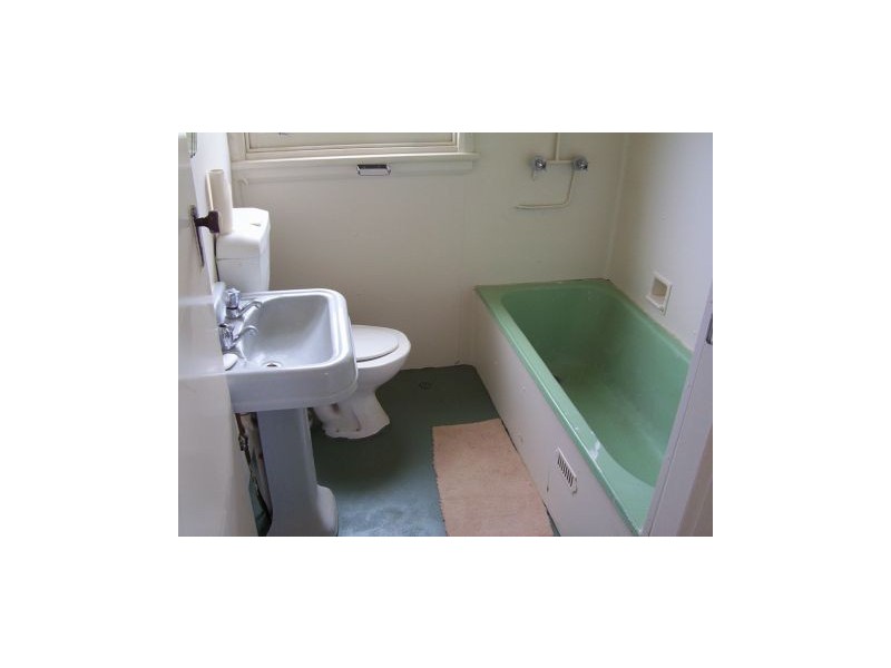 1/2  LYNBURN, Bomaderry NSW 2541