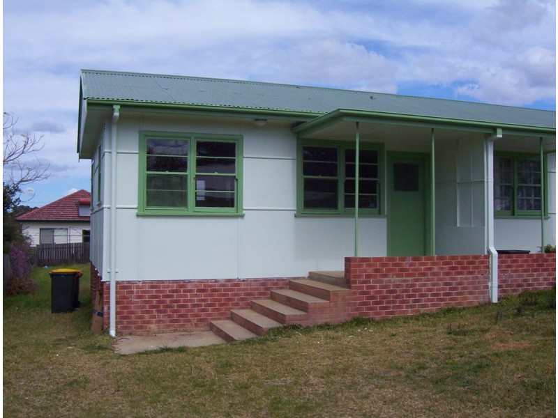 1/2 Lynburn Avenue, Bomaderry NSW 2541