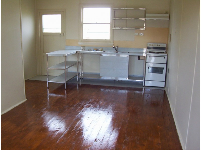 1/2 Lynburn Avenue, Bomaderry NSW 2541