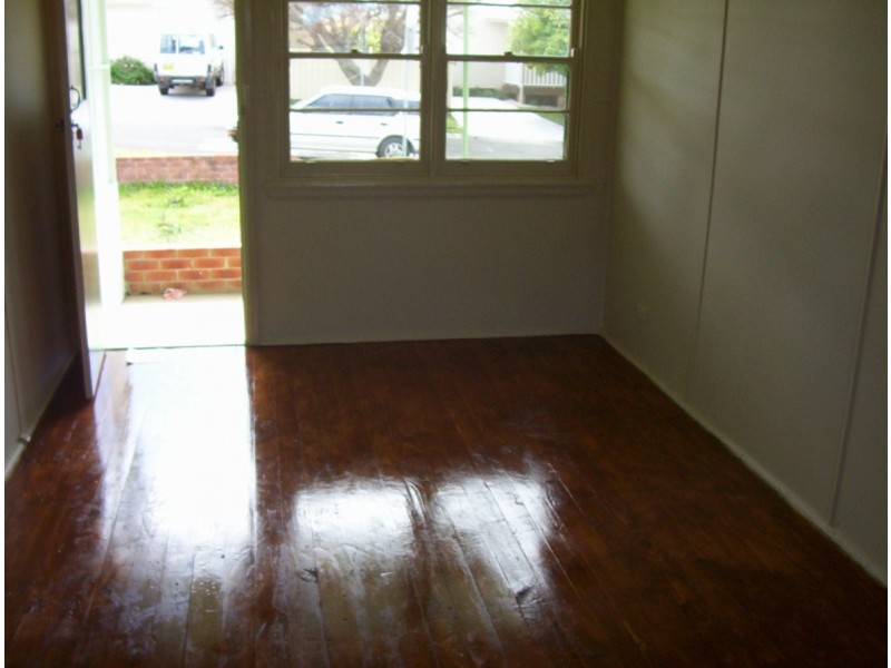 1/2 Lynburn Avenue, Bomaderry NSW 2541