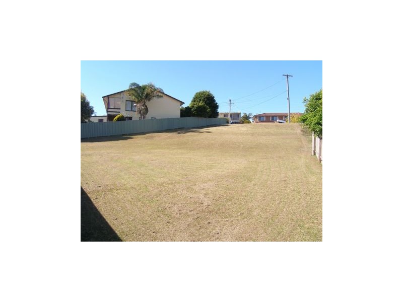 6 Higgins Place, Greenwell Point NSW 2540