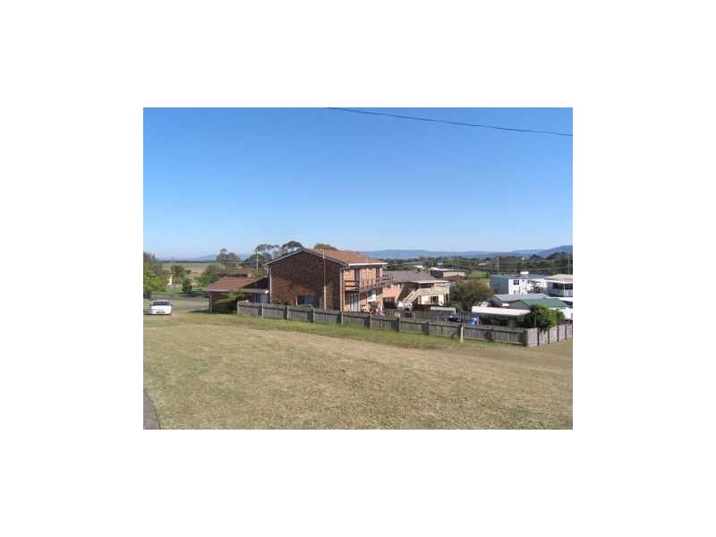 6 Higgins Place, Greenwell Point NSW 2540
