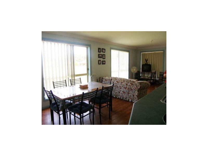 8b Stott Crescent, Callala Bay NSW 2540