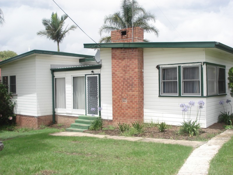 8 Gould Avenue, Nowra NSW 2541