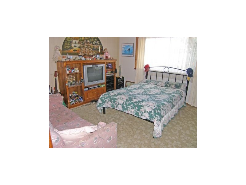 24 Orama Crescent, Orient Point NSW 2540