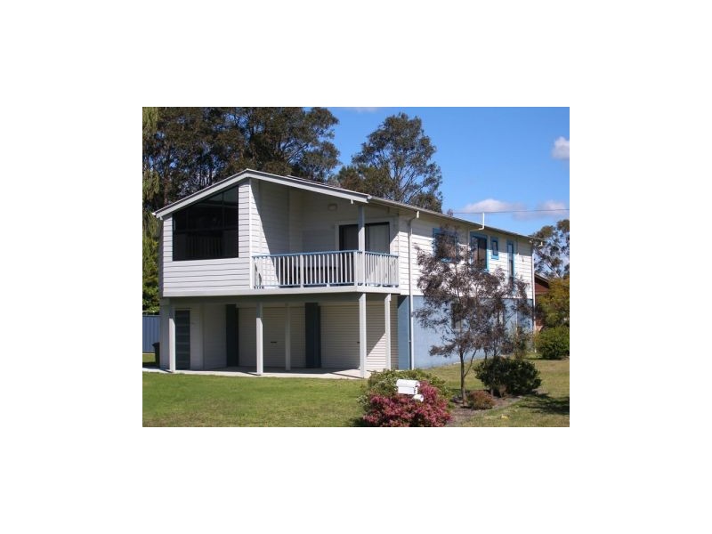 6 Comarong Street, Greenwell Point NSW 2540