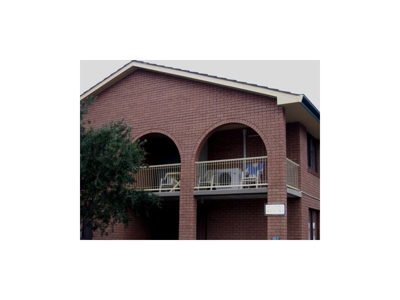 2/182 Prince Edward Avenue, Culburra Beach NSW 2540