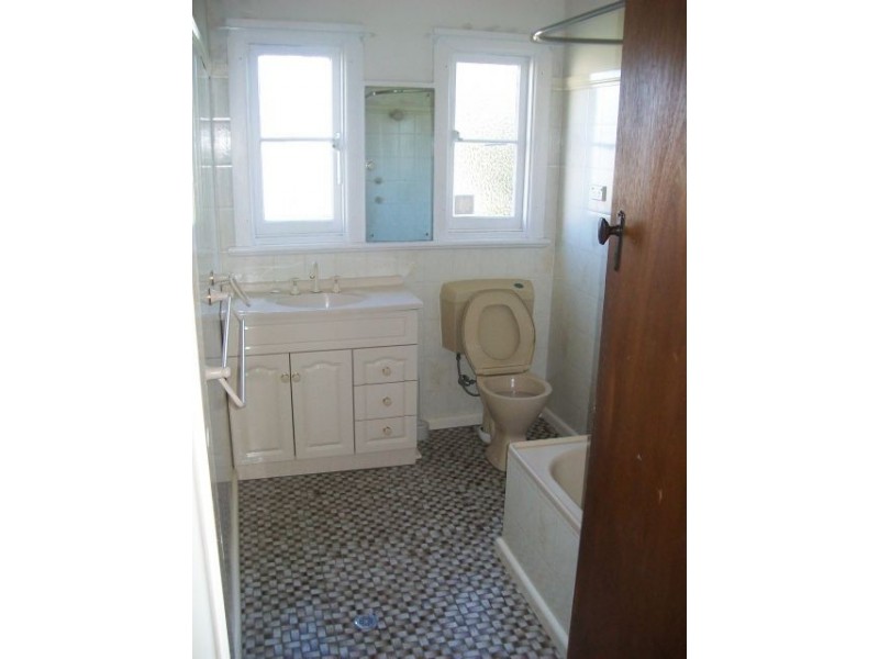 2 Ernest Street, Nowra NSW 2541