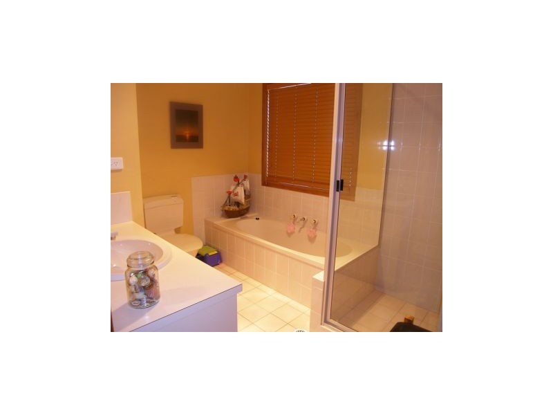 48 Hollingsworth Crescent, Callala Bay NSW 2540