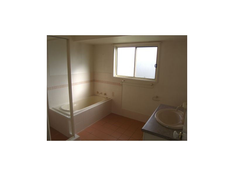 2/13 South Street, Greenwell Point NSW 2540