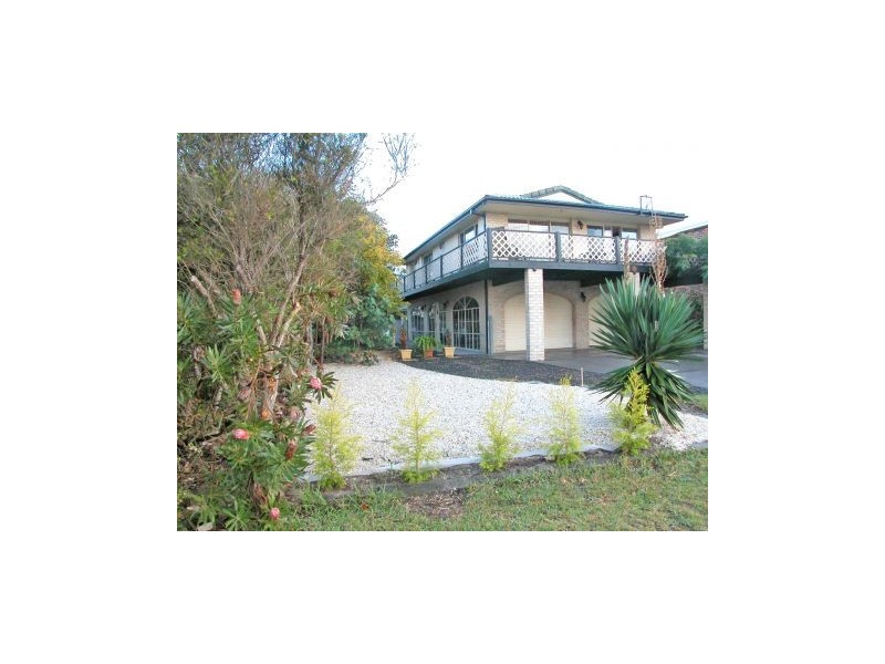16 Greenway Road, Callala Beach NSW 2540
