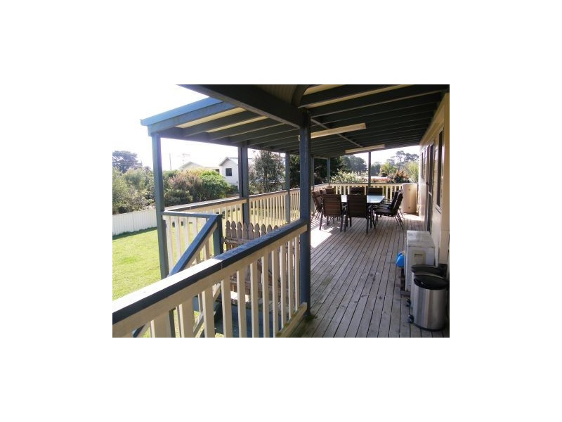6 Hume Street, Greenwell Point NSW 2540