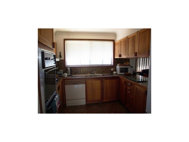 11 Edgewater Ave, Sussex Inlet NSW 2540