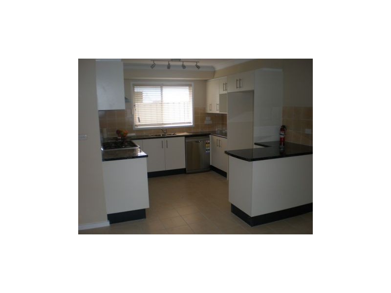 1 Mulgen Crescent, Bomaderry NSW 2541