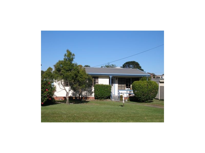 60 Adelaide Street, Greenwell Point NSW 2540