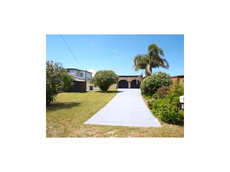 Flat at 73 Quay Rd, Callala Beach NSW 2540