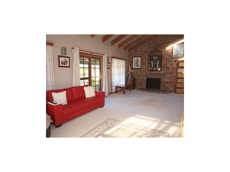 15 Carson Cres, Callala Bay NSW 2540