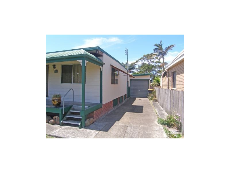 64 Greens Road, Greenwell Point NSW 2540