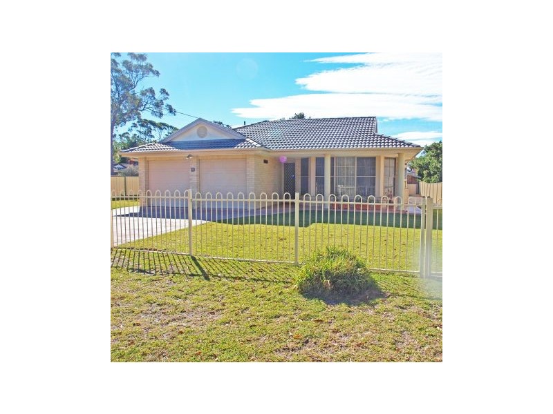 18 Sir Henry Cres, Callala Beach NSW 2540