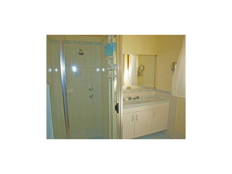 18 Sir Henry Cres, Callala Beach NSW 2540