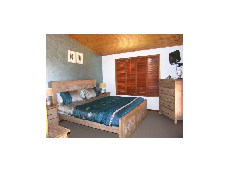 10 Orama Crescent, Orient Point NSW 2540