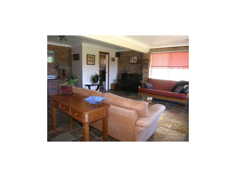 10 Orama Crescent, Orient Point NSW 2540