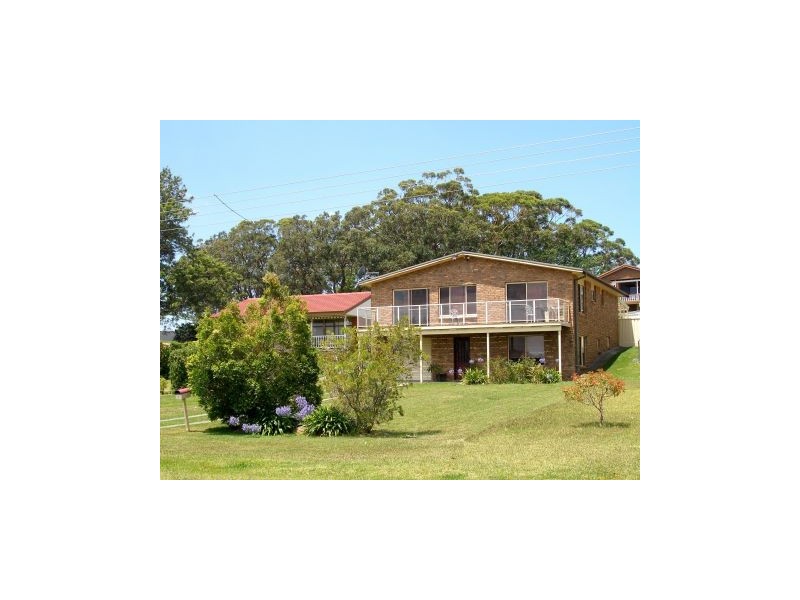 10 Orama Crescent, Orient Point NSW 2540