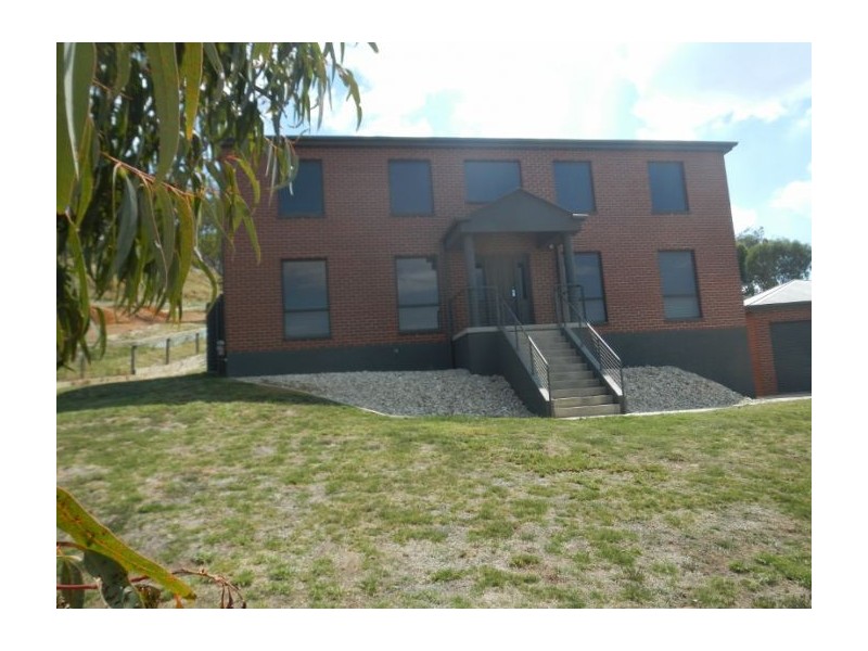 8 Finke Court, Lavington NSW 2641