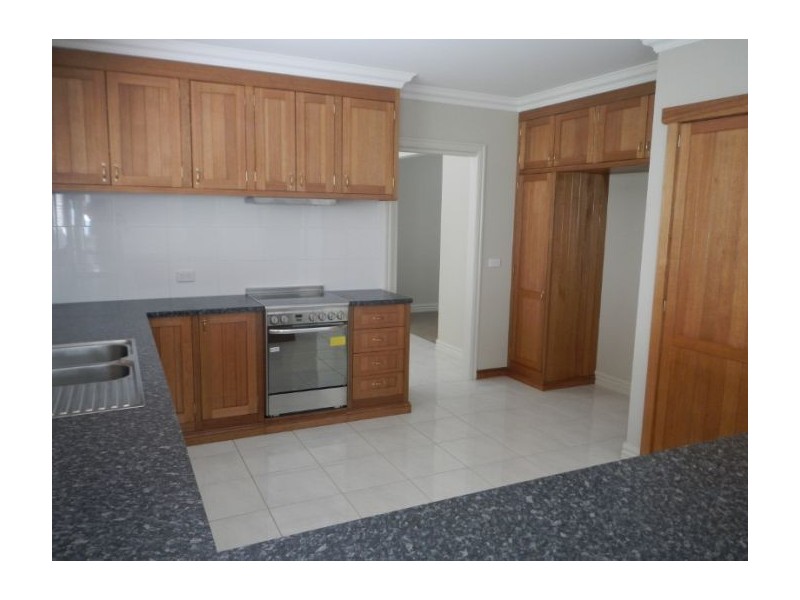 8 Finke Court, Lavington NSW 2641