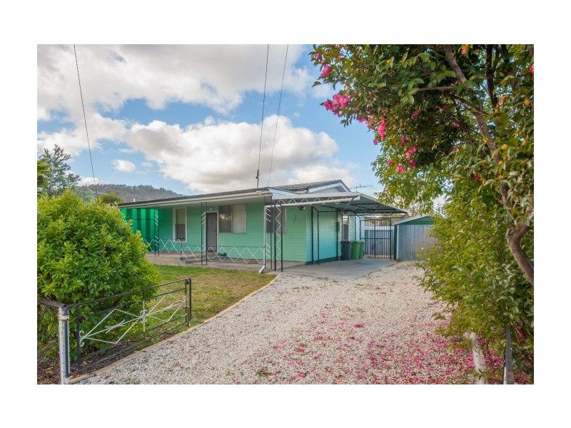 606 Kemp Street, Lavington NSW 2641