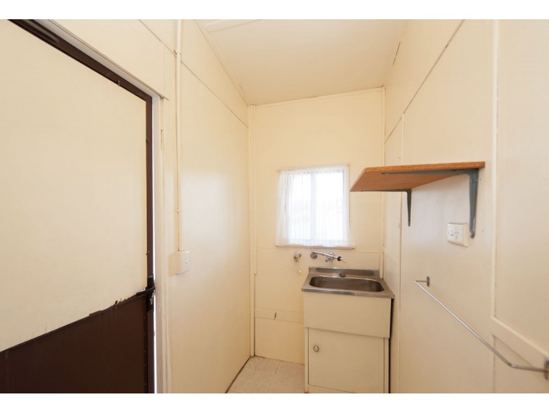 606 Kemp Street, Lavington NSW 2641